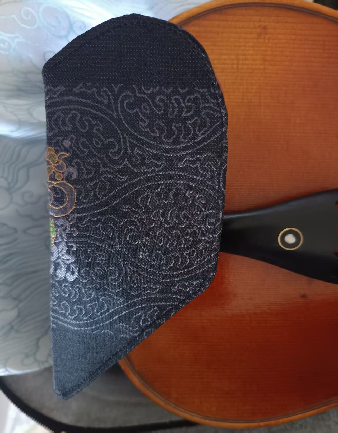 Hidden 8 Immortals Chinrest Cover (100% silk Song brocade) for Violin/Viola